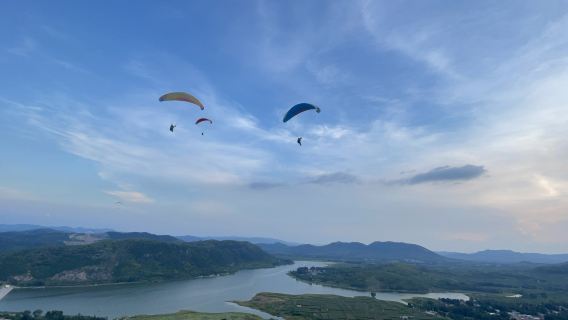 山東臨沂長山滑翔傘【俯瞰湖景+空中翱翔+專業教練一帶一】