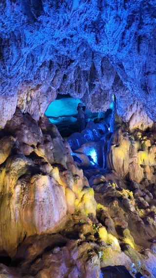 Jinhua 1-Day Private Charter Tour: Double-Dragon Cave + Binghu Hole + Guzicheng (Bilingual Service in Chinese and English Available)
