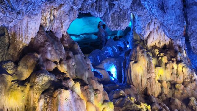 Tagesausflug mit Privattransfer zu den Shuanglong- und Binghu-Höhlen sowie der alten Stadt Wuzhou in Jinhua, Zhejiang – Service auf Chinesisch und Englisch verfügbar