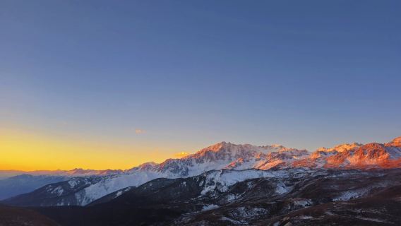 Chengdu Wild Horse Lake · acampada nocturna[2 días de experiencia inmersiva + excursión al bosque primitivo + observación de glaciares milenarios + senderismo libre + ida y vuelta desde Chengdu]