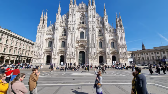 Khởi hành từ Milan, Italy - Tour Nhà thờ chính tòa Milano + lên mái (vé vào cổng thang máy không xếp hàng)