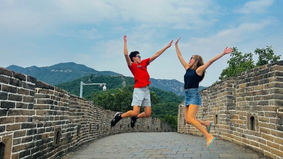 Badaling Great Wall + Hongqiao Market Day Trip