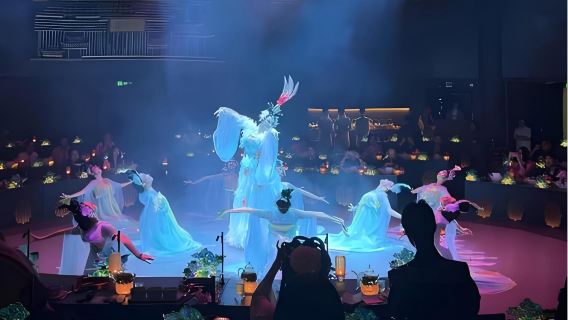 Chengdu HongDingYan Banquet: Epic Chengdu Cultural Odyssey - Hot Pot & Splendid Stage Masterpieces