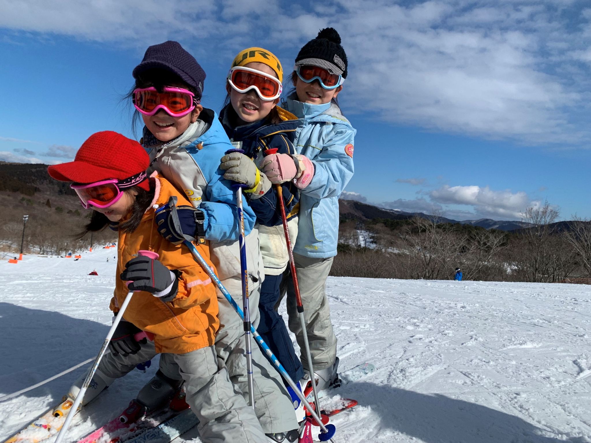 大阪または神戸発|峰山高原リゾートホワイトピーク スキー場日帰りツアー by Limon Bus