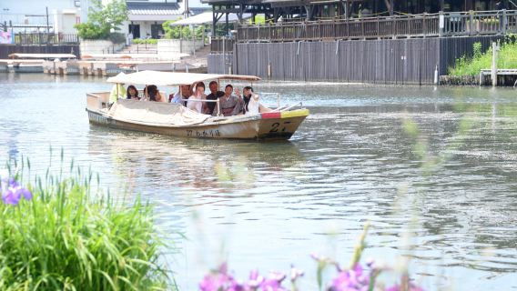 [Osewa-san] Choose one workshop experience: Japanese confectionery making, Izumo soba noodle making, or Matsue old town walking tour