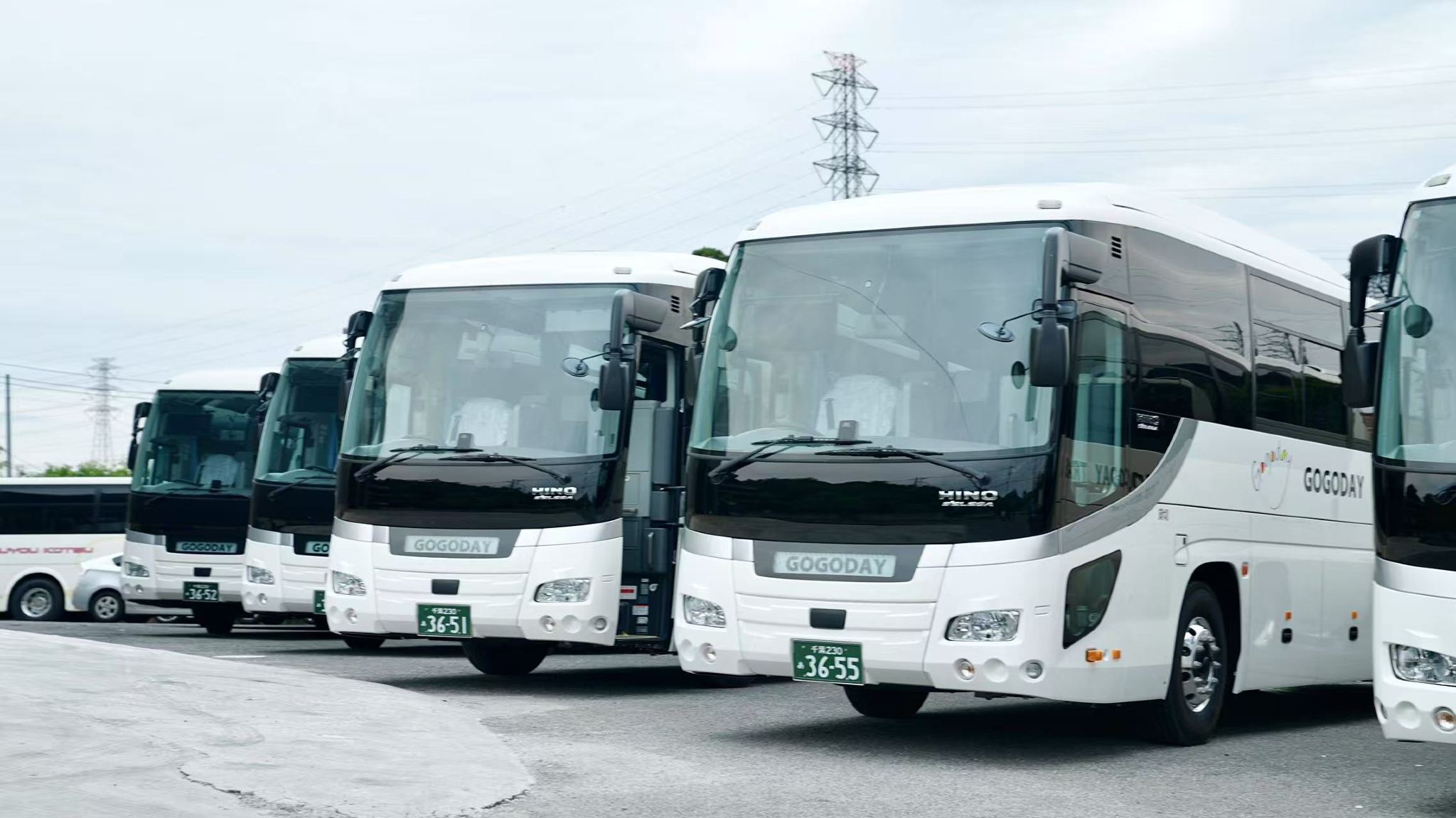 Servizio di pick-up dall'aeroporto o trasferimento per aeroporto dall'Aeroporto di Kansai di Osaka agli hotel nelle 24 zone di Osaka, disponibile anche di notte