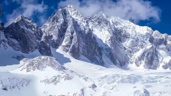 Lijiang · Spectacle « Impression Lijiang » · Téléphérique du Yulong Snow Mountain and Glacier Park / Picea Valley / Yak Meadow + Transfert · Option de conduite autonome