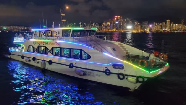 喜迎新春 觀賞香港維港煙花遊船