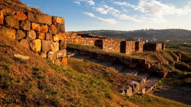 ทัวร์ 1 วัน จัตุรัสสาธารณรัฐ + บันไดเยเรวาน + ป้อมเอเรบูนี