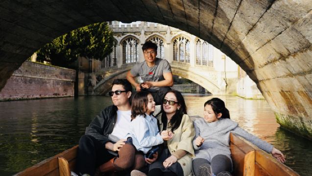 50 minit penerangan berpandu dalam bahasa Mandarin di Cambridge: Dengarkan puisi indah Sungai Cam dalam bahasa Mandarin. (Boleh dikongsi atau disewa secara pribadi)