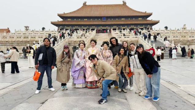 [15-Person English Tour] The Palace Museum + Optional Jewelry Hall with Spanish or Russian Guide