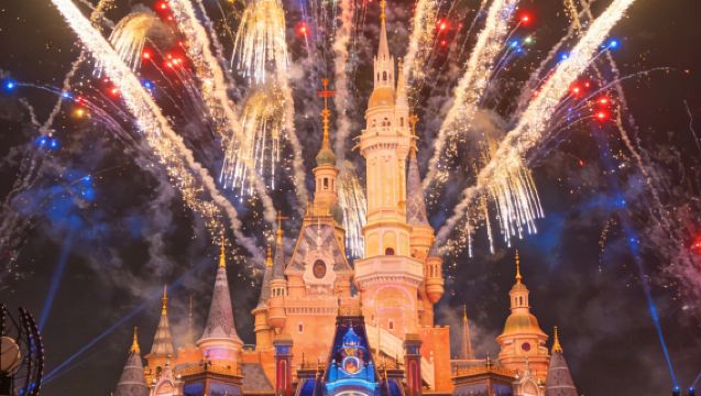 上海迪士尼VIP花車巡遊互動位｜尊享煙花觀景位【 花車巡遊前排、煙花無遮擋視野】