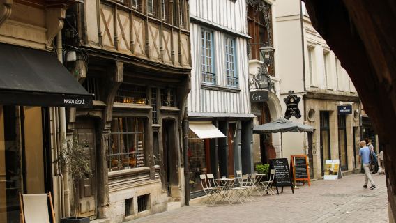 Tour de audio por Rouen: Catedrales, Coronas y Crónicas al descubierto