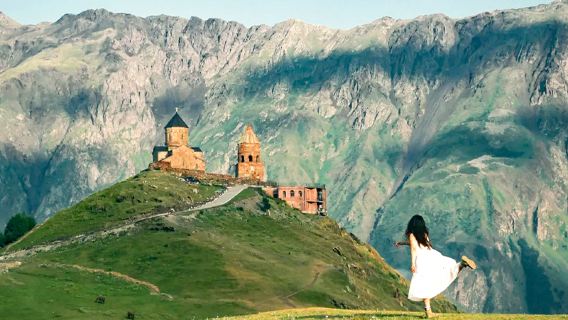 Caucasus Georgia thuê xe riêng có thể tùy chỉnh lịch trình xuất phát từ Tbilisi Kazbegi Sighnaghi