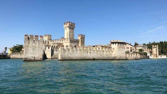 Sirmione: Guided boat tour of the Sirmione peninsula
