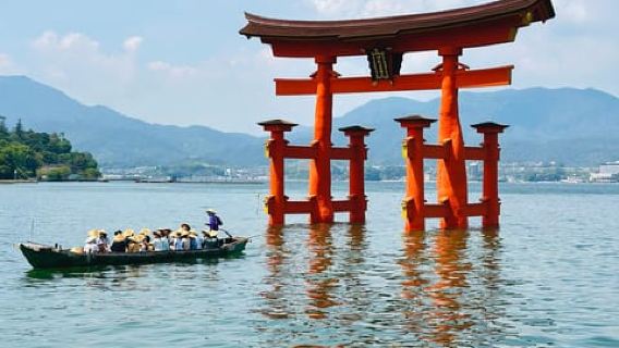 Hiroshima & Miyjima Day Trip with Private Van + Lunch