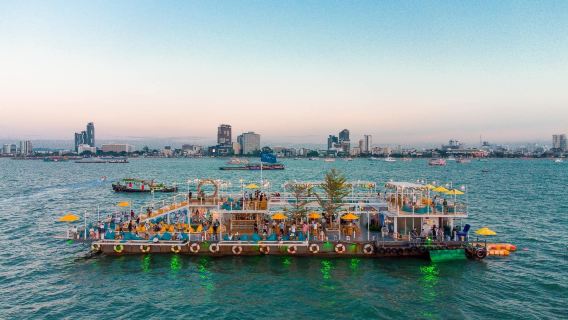 タイ・パタヤ「Tappia Floating Cafe」海上カフェ【カフェでイカ釣り-釣りたてをその場で食べられる|夜のイカ釣り|スピードボート送迎|海上サンセット】