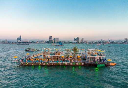 Tappia Floating Cafe | Pattaya [Catch-and-eat squid fishing | Speedboat transfer | Sunset views on the sea]