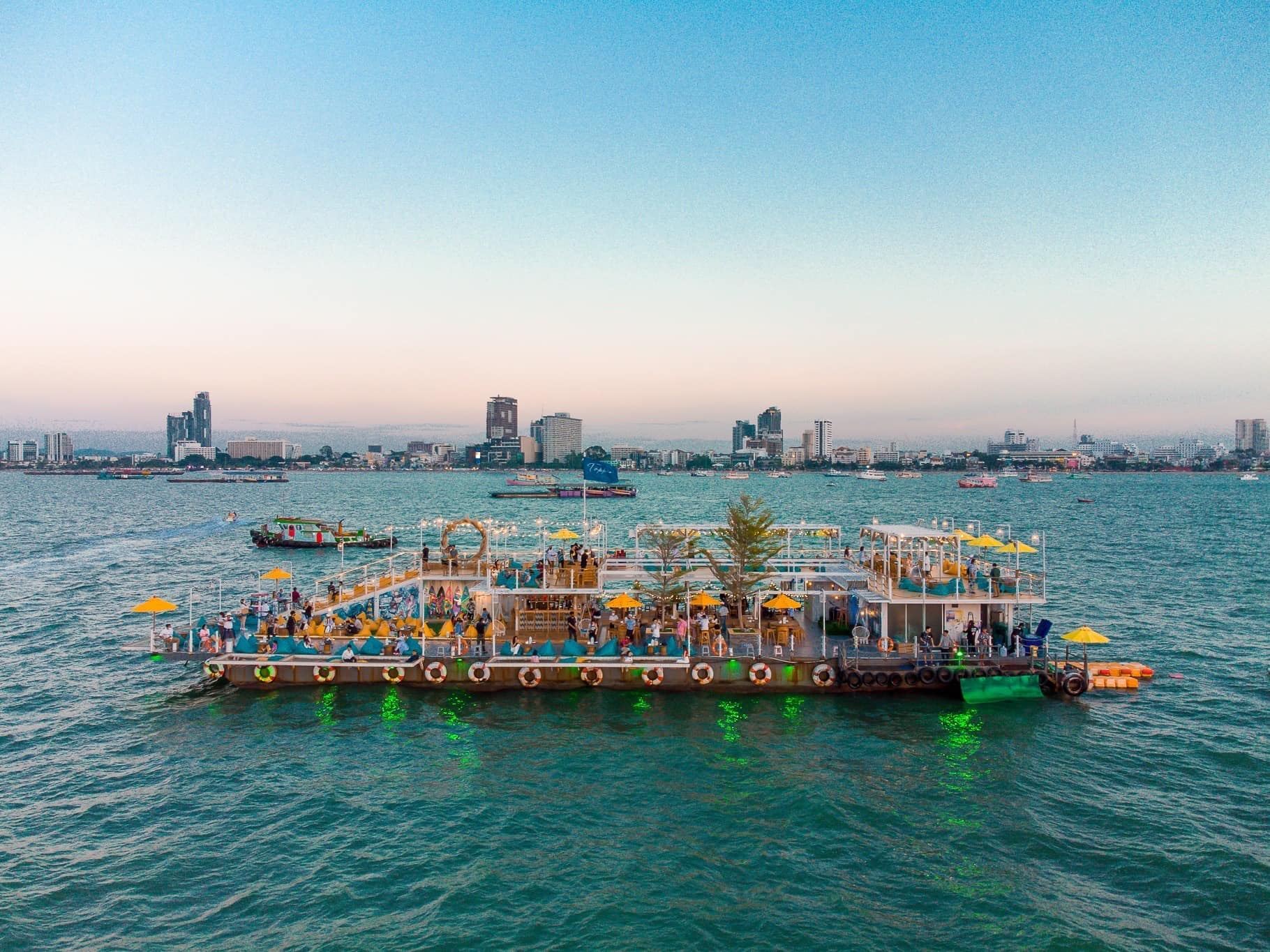 Tappia Floating Cafe | Pattaya [Catch-and-eat squid fishing | Speedboat transfer | Sunset views on the sea]