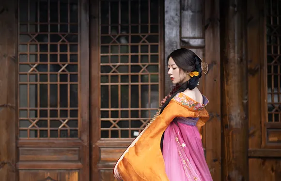 清遠Trip Moments【約拍跟拍婚拍街拍抓拍航拍攝影攝像/多語言翻譯/動作指導】