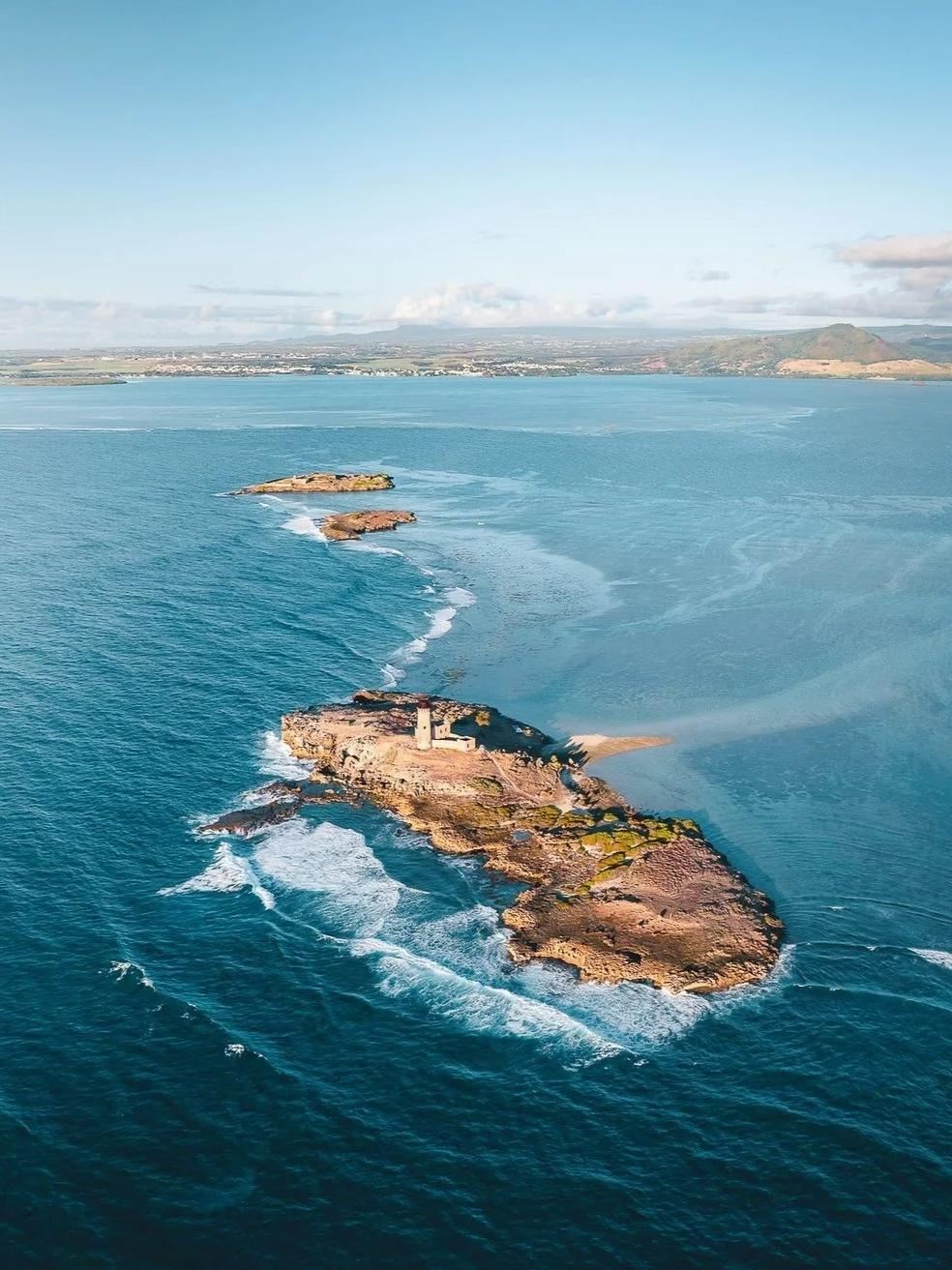 Mauritius speedboating Blue Bay snorkeling + Lighthouse Island + Île aux Cerfs [including BBQ lunch]
