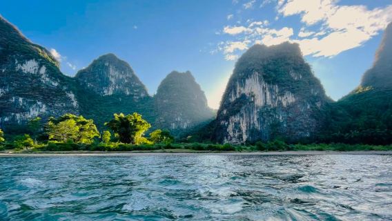 桂林定番！漓江下りと陽朔観光と印象・劉三姐ショー１日観光【漓江下りは四つ星船利用】＜日本語ガイド/ホテル送迎付き>