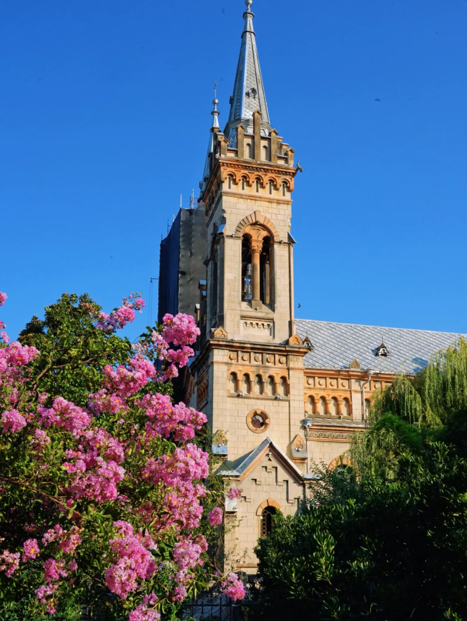 巴統文化一日遊：巴統聖母主教座堂+考古博物館+藝術館+巴統劇院