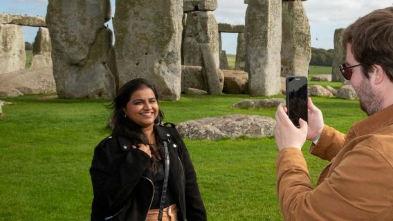 Stonehenge: Eintritt mit Audioguide + Premium-Transport ab London