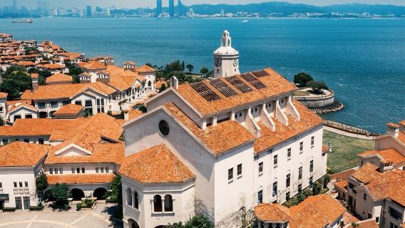 Barcelona to Cadaques (Dali's Hometown) 1-Day Round-Trip Tour with Chinese-Speaking Private Charter