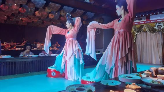 Xi'an Imperial Tang Banquet: A Time-Travel to the Glorious Tang Dynasty, Indulge in Its fancy Feast!