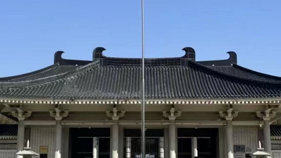 Admission Ticket (Including Treasure Gallery) + Trip.com Exclusive Tour (Private Group for Trip.com VIPs) + 3-Hr Join-in Tour Guide Service + Shaanxi History Museum Treasure Appraisal Guidebook + Wireless Headset