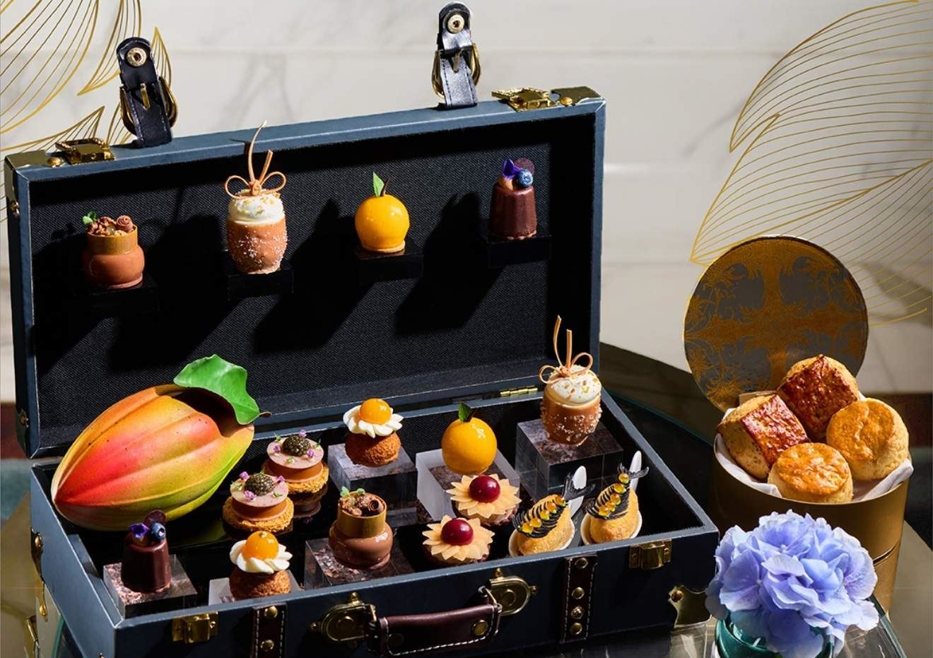 Опыт послеобеденного чая в тропическом стиле в лаундже Ritz (для двоих)|Послеобеденный чай в отеле The Ritz-Carlton, Макао|Послеобеденный чай с видом с высоты