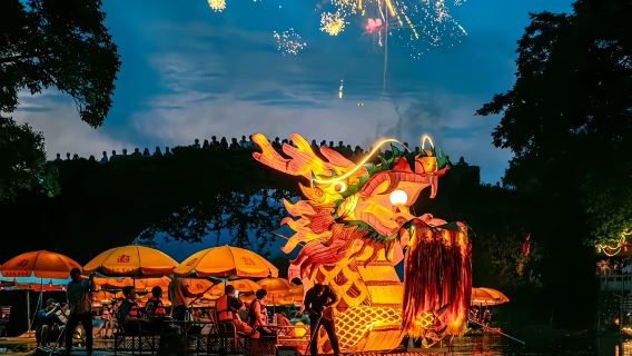 ทริปส่วนตัววันเดียวที่หยางซั่ว: บอลลูนร้อน ล่องแพไม้ไผ่ และชมการแสดงมังกร