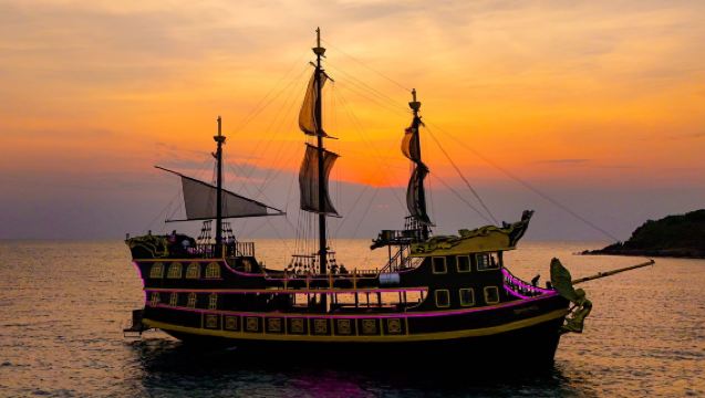 Pattaya, Tailandia - Excursión de un día a tres islas deshabitadas [Velero/Yate/Lancha motora (a elegir) + Snorkel + Comidas + Deportes acuáticos]