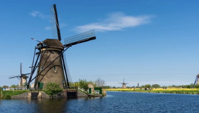 荷蘭：鹿特丹立體方塊屋+歐洲桅杆+小孩堤防【中文包車/行程可調】