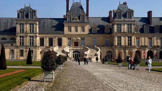 Berlepas dari Paris: Lawatan Sehari dengan Sewaan Peribadi ke Istana Fontainebleau + Perkampungan Pelukis Barbizon (Tiket Masuk Tidak Termasuk)