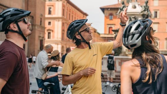 Bologna: Bike Tour of Historic Center and Secret Spots