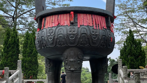 Zhaoqing lawatan sehari sewaan peribadi | Kenderaan eksklusif, Gunung Dinghu Tembok Kota Song malam melawat Dataran Paifang