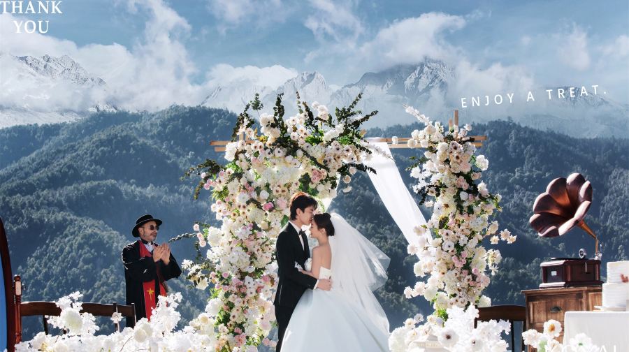 麗江旅拍【目的地旅行婚禮+婚紗照/玉龍雪山草坪婚禮/旅行微電影/婚前影像】