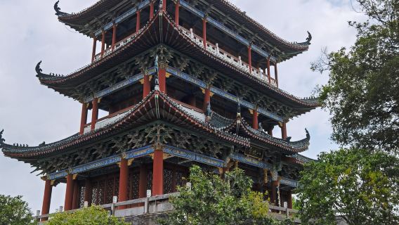 贛州古城牆+鬱孤台公園+八鏡台【蔣經國故居/古浮橋/福壽溝/魏家大院/通天岩等市區景點（可訂製）】