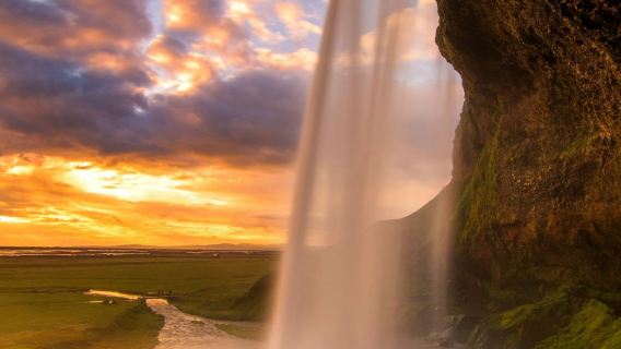 เรื่องราวแห่งชายฝั่งใต้: หาดทรายดำ น้ำตก และธารน้ำแข็ง