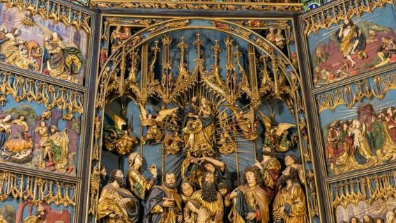 Old Town & St. Mary's Basilica Krakow: Entry Ticket + Guided Tour