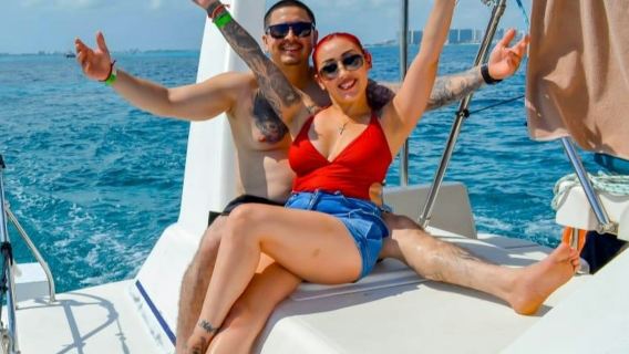Isla Mujeres: tour in catamarano con snorkeling e beach club da Cancún