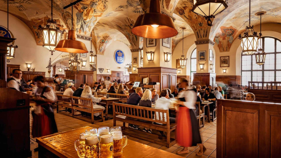 tour 1 ngày Cung điện München + Vườn Anh + Sân vận động Allianz + Nhà hàng bia Hoàng gia