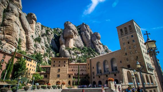Montserrat: Small Group Tour from Barcelona with Organic Wine Tasting