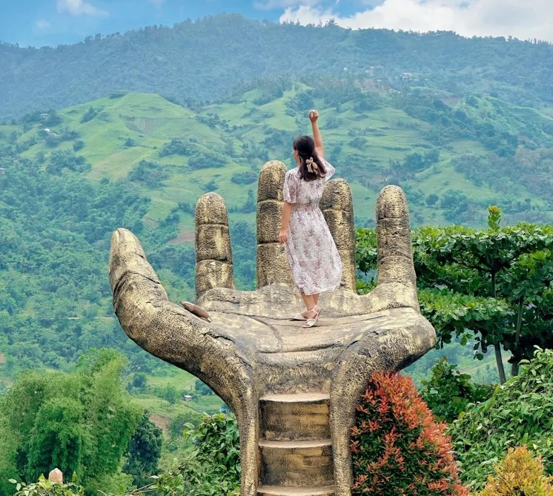 Cebu afternoon tour: Sirao Flower Garden + Temple of Leah + TOPS Cebu 1-day tour