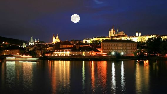 Tour đi bộ ngắm toàn cảnh Prague vào buổi tối