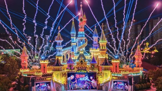 Шэньянский парк развлечений Fantawild: включает трансфер от двери, полный день экстремальных аттракционов и шоу фейерверков