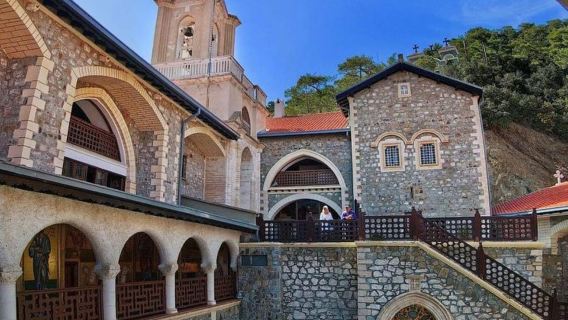 Da Paphos: gita di un giorno a Chrysoroyiatissa, Kykkos e Omodos