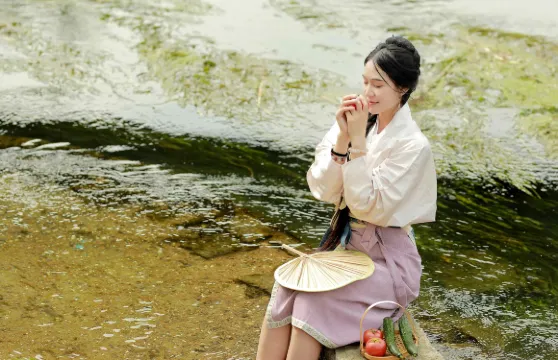 磴口旅拍【奈倫湖/雞鹿塞/漠北自由地約拍跟拍航拍多語言翻譯攝影師】